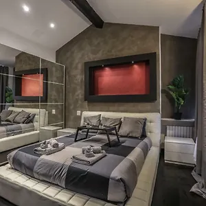  Apartment Stylish Near Duomo Italy